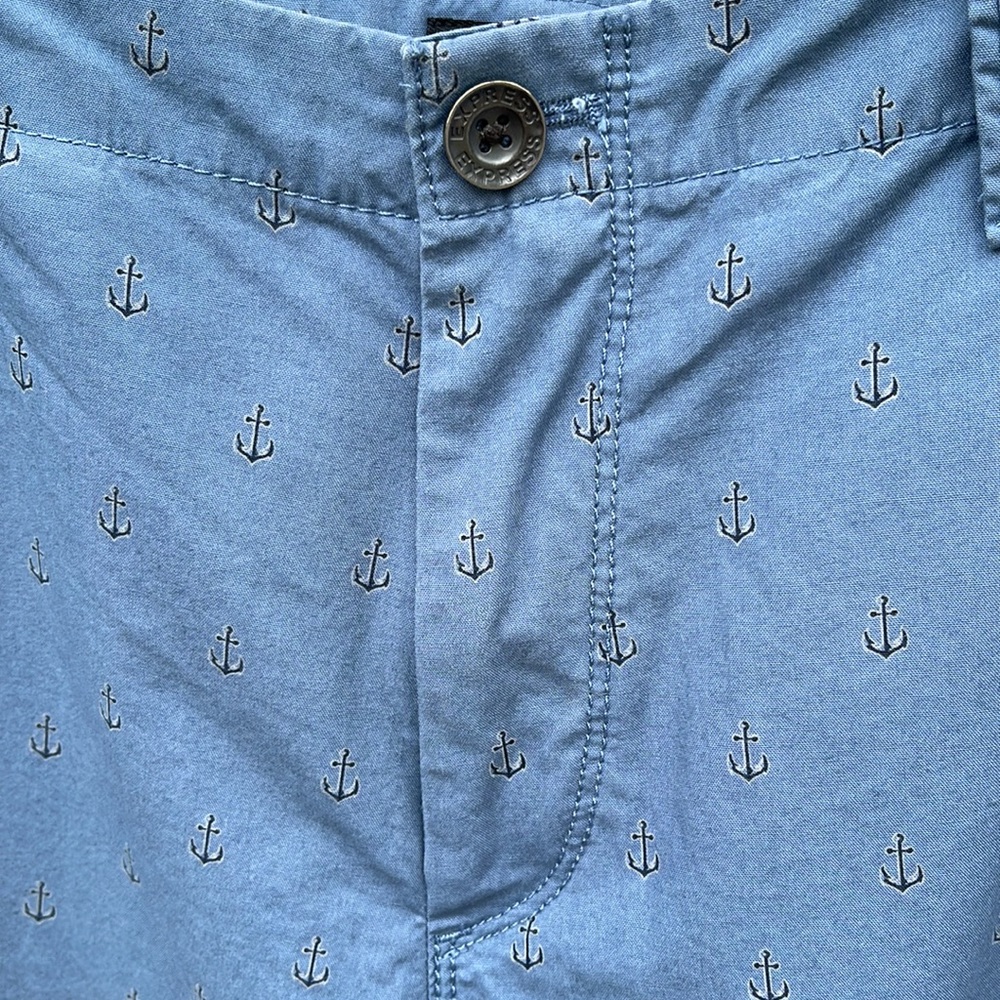 Express Shorts - Picture 7 of 10
